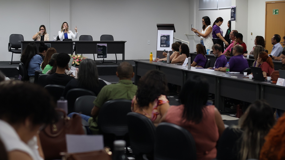 Auditório dos Conselhos, na Reitoria (em Palmas) ficou lotado com docentes, técnicos e estudantes (Foto: Samuel Lima/Sucom)
